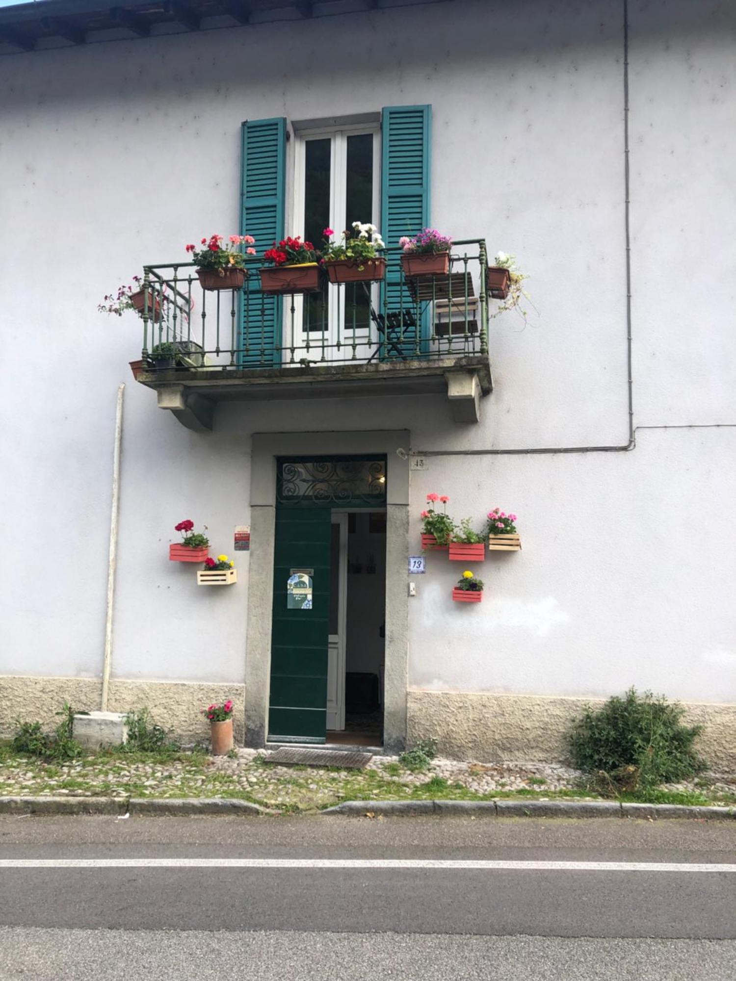 Casa Ortensia Blu Maslianico Bagian luar foto